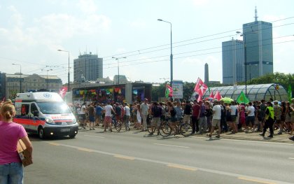 Karetka w akcji na paradzie EuroPride2010 w Warszawie